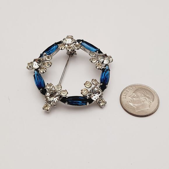 Vintage Blue & Clear Rhinestone Wreath Rhodium Plated Brooch - 1 5/8 In - Picture 6 of 8